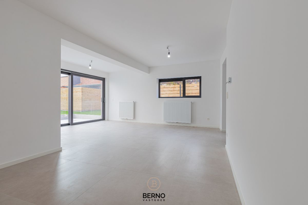 Vernieuwbouw woning met tuin foto 4