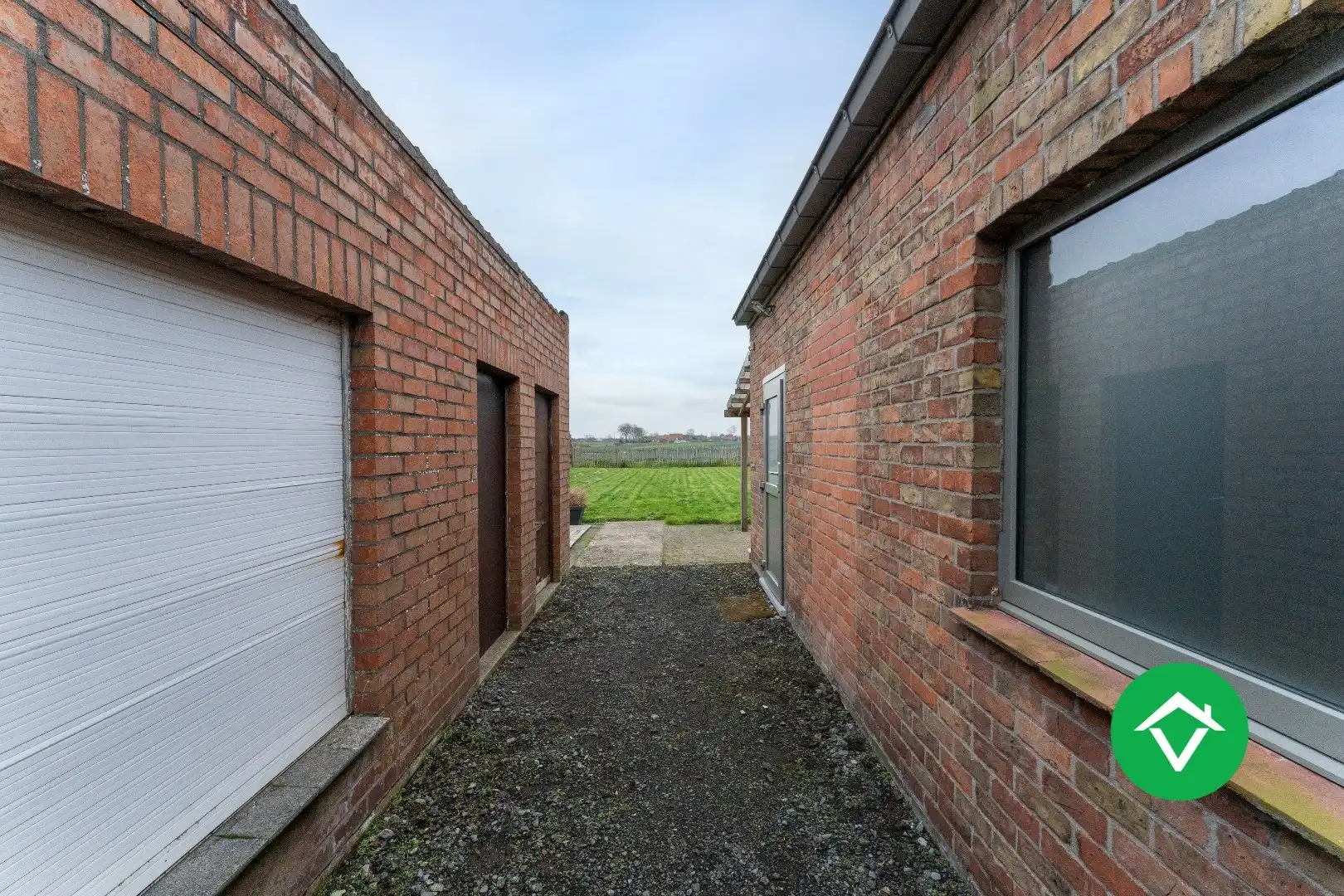 Instapklare woning met 2 slaapkamers en zicht op de groene velden te Eernegem foto 21