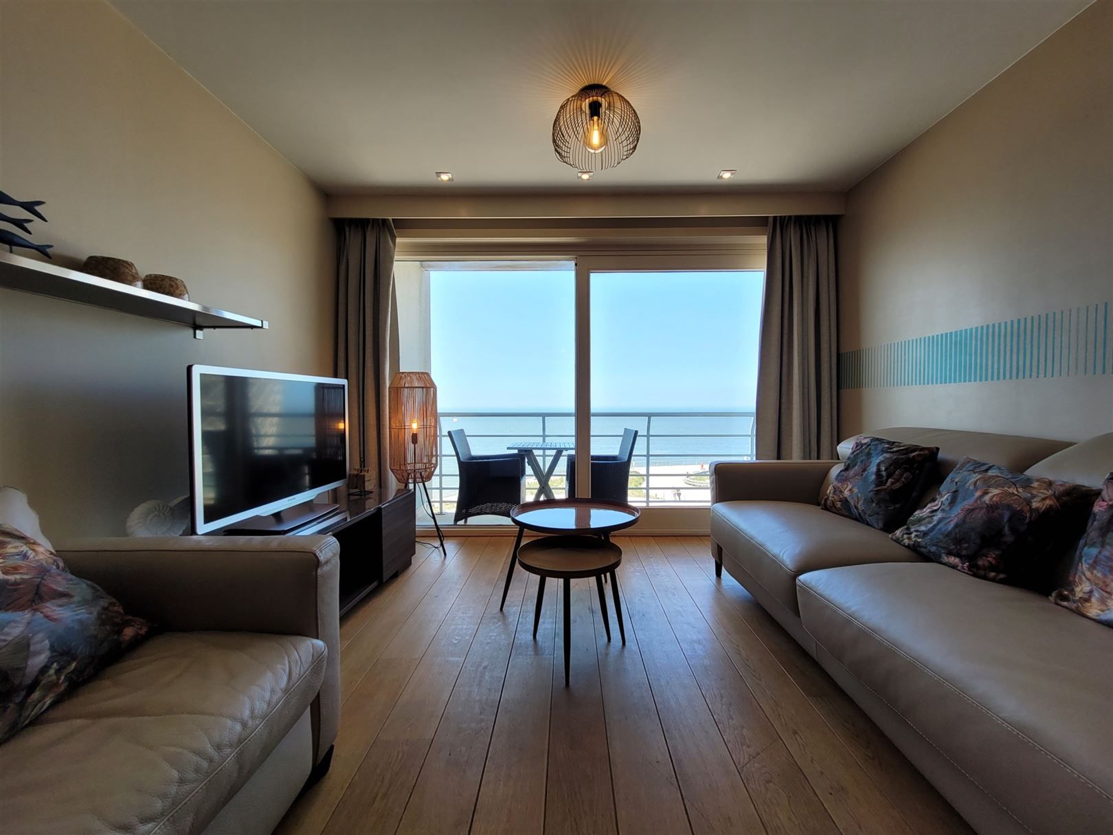 Gemeubelde studio met prachtig zicht op de zee en het casino foto 4