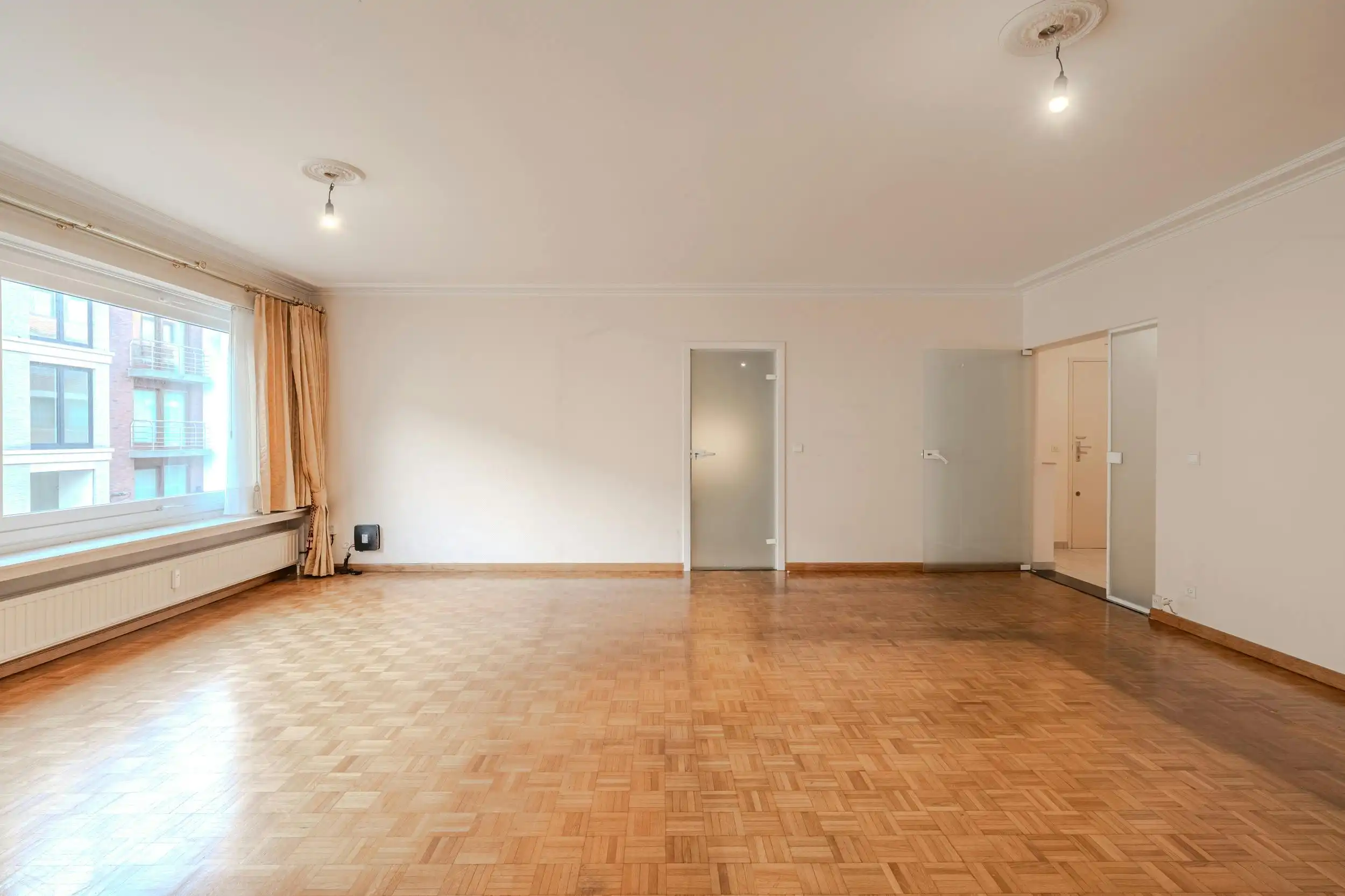 Ruim 3-slaapkamerappartement (131m²) te centrum Oostende foto 4