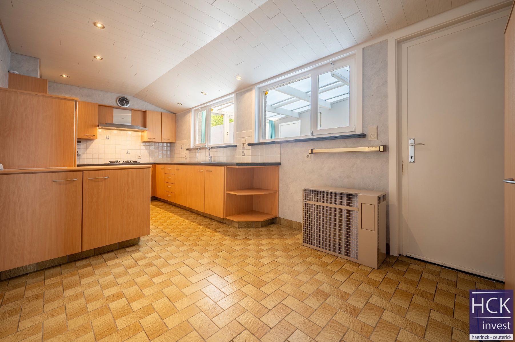 WINGENE - Kraaknette woning met 3 SLPK, inpandige garage én tuin foto 8