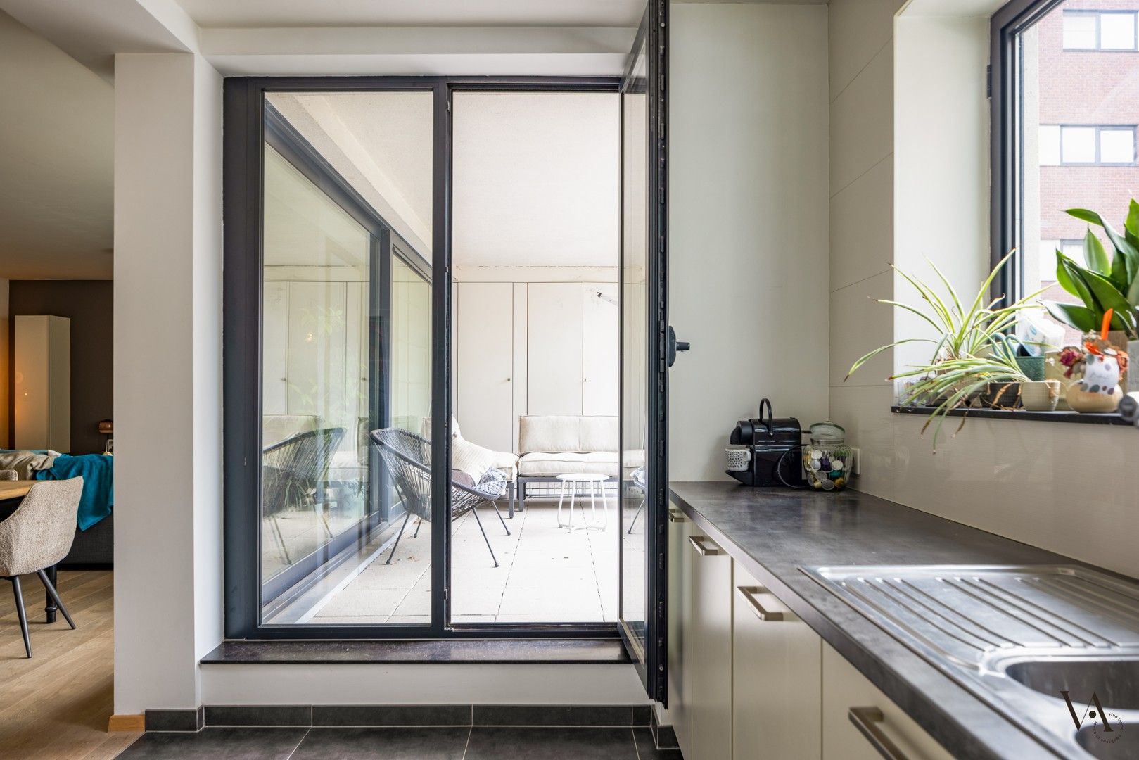 2-slaapkamerappartement met ruim terras en autostaanplaats in Hungaria foto 6