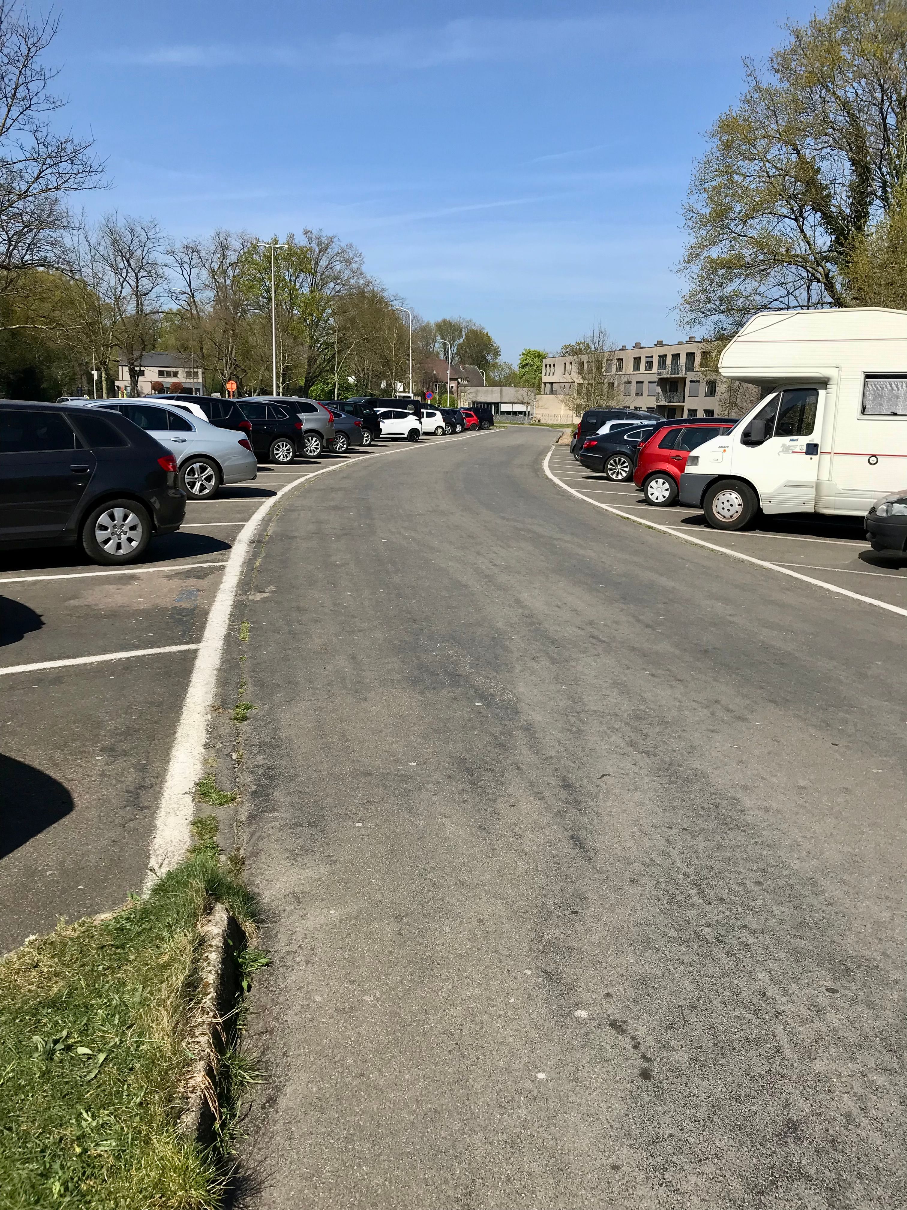 Genk, Zonneweeldelaan 21/25. Instapklaar, ruim appartement (100 m2) met 3 slaapkamers, ruim terras en kelderberging. foto 21
