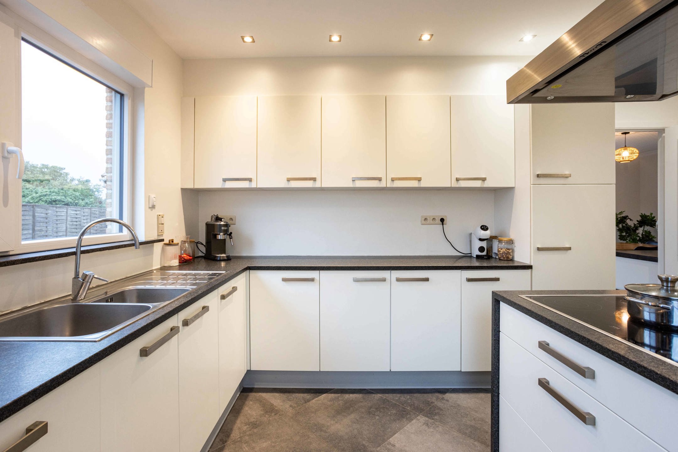 Alleenstaande villa met garage residentiële wijk te Ronse foto 11