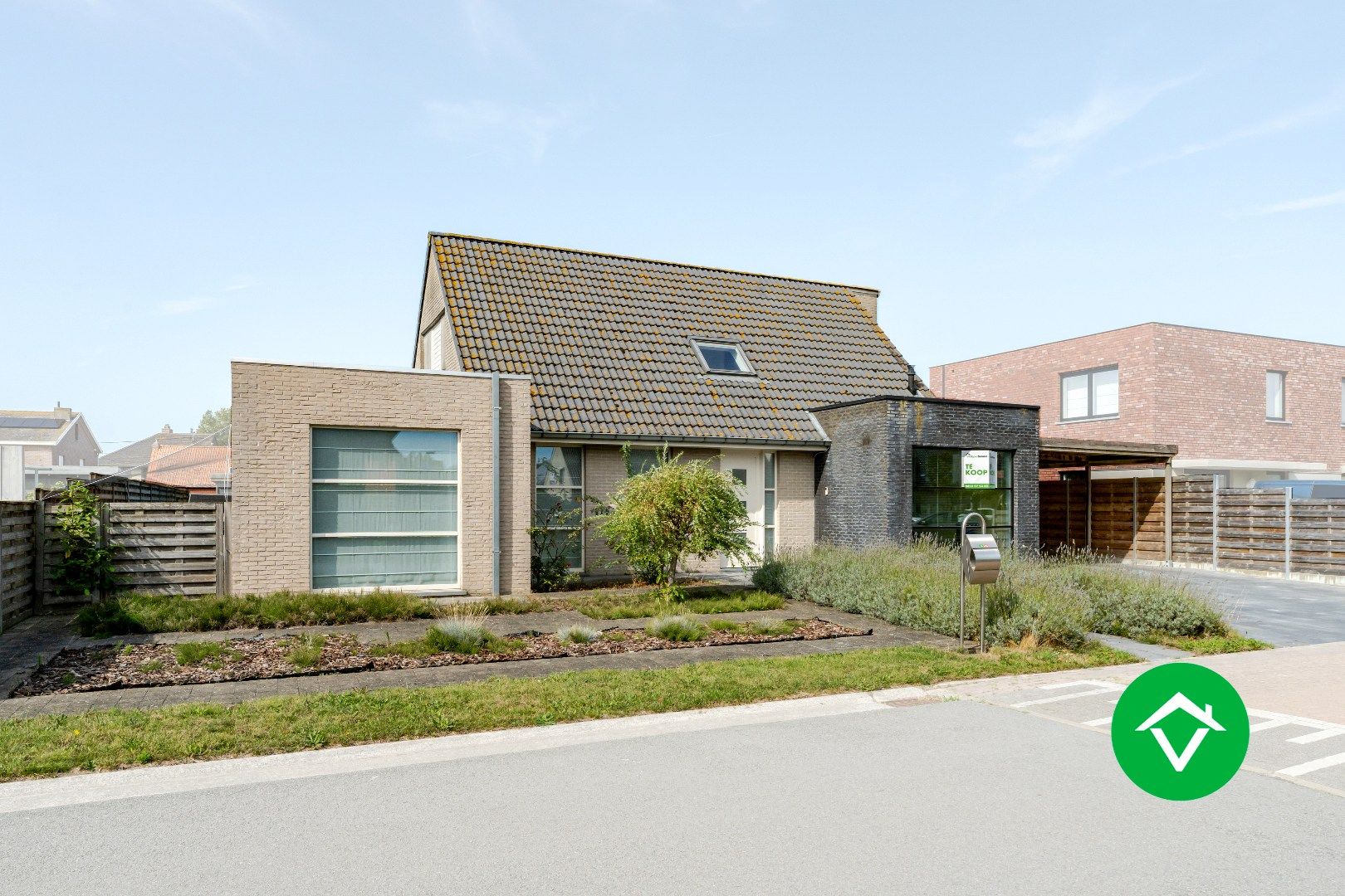 Hedendaagse gezinswoning met 5 slaapkamers en carport in Koekelare (De Mokker) foto 2