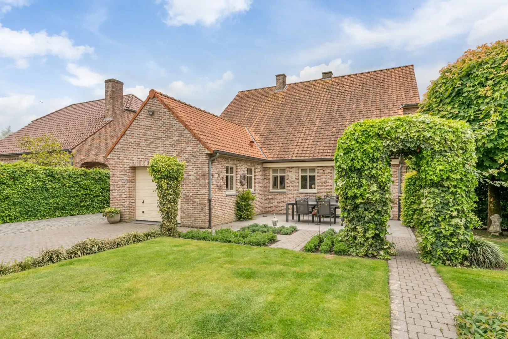 Stijlvolle, goed afgewerkte woning op een perceel van 6a32ca op een rustige locatie te Kinrooi!  foto 31