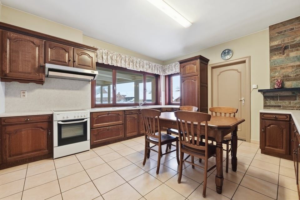 KNUSSE GEZINSWONING MET 4 SLKS EN EEN GARAGE IN BOEKHOUT foto 11