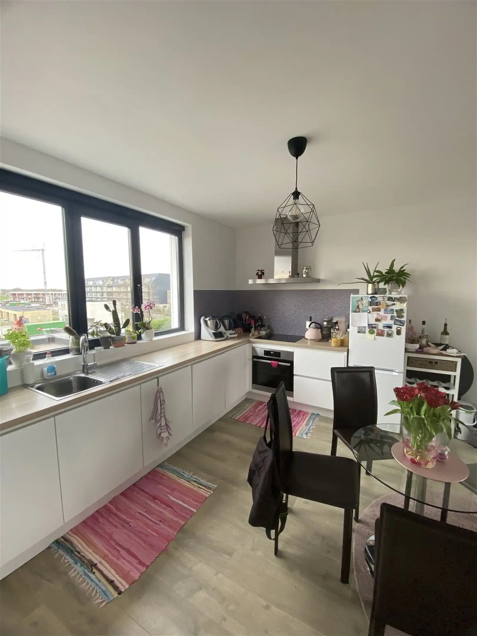 Ongemeubeld appartement met 1 slaapkamer foto 3