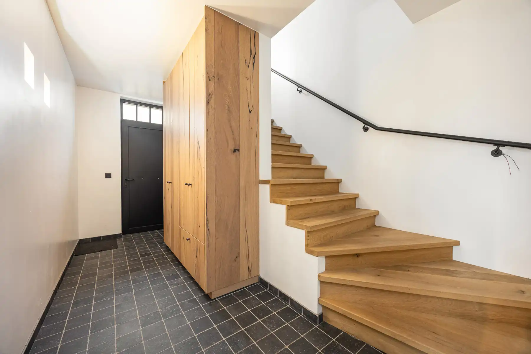 Kwaliteitsvolle energiezuinige woning met 5 slaapkamers in Merksplas. foto 2