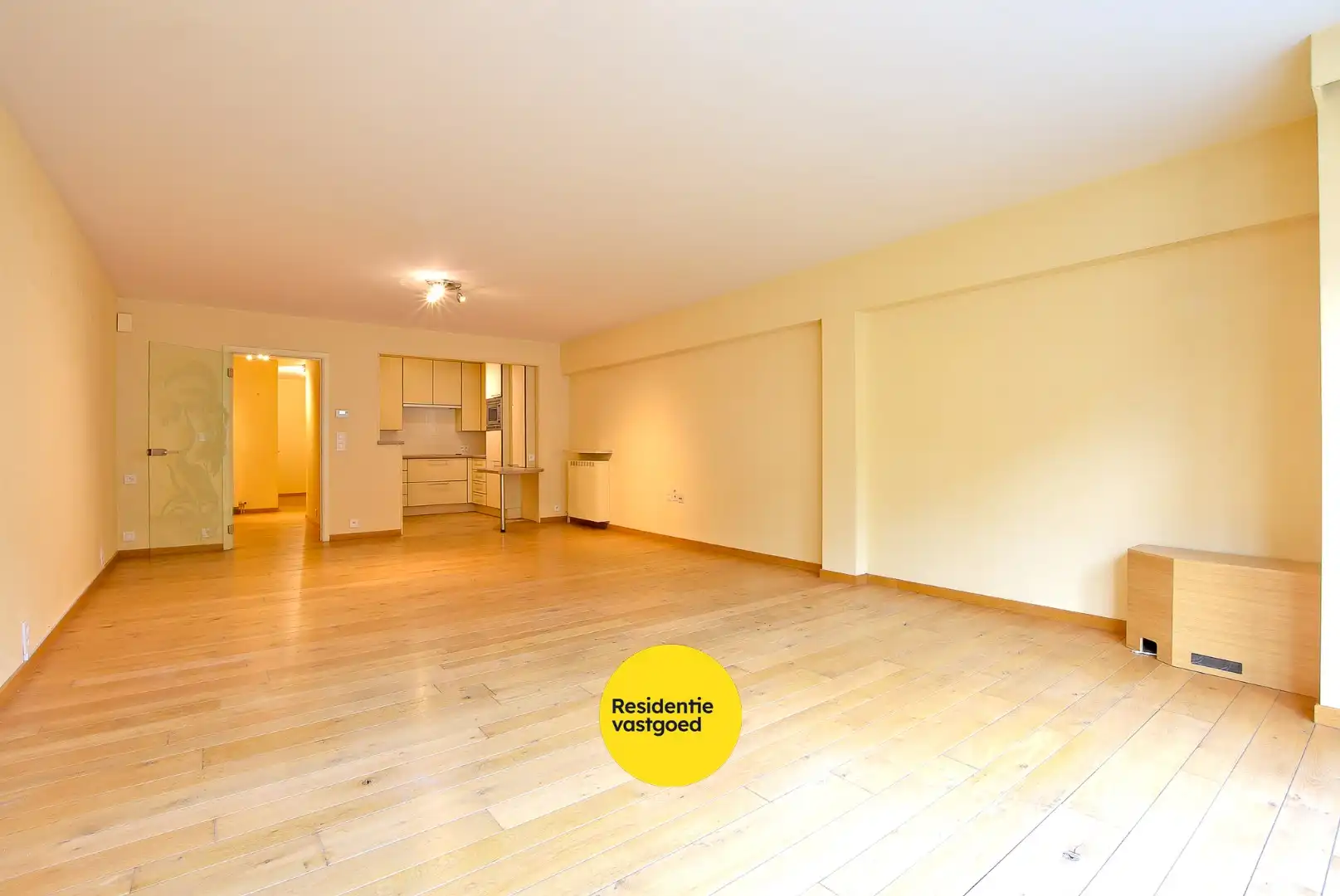 Prachtige 2/3-slaapkamer appartement (112m² + 12m²) in de winkelstraat van Nieuwpoort-stad. foto 4