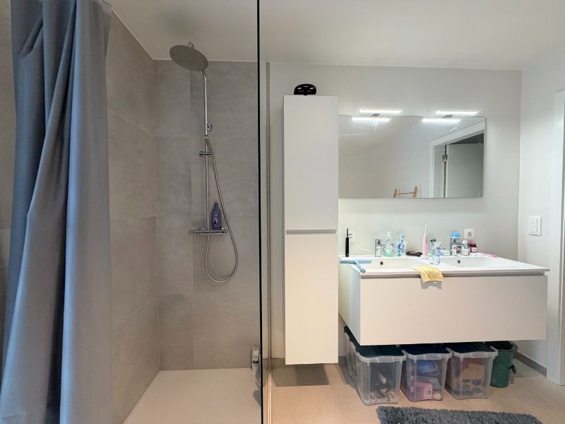 ZEER RECENTE WONING (2024) MET DRIE SLAAPKAMERS, TUIN EN CARPORT foto 6