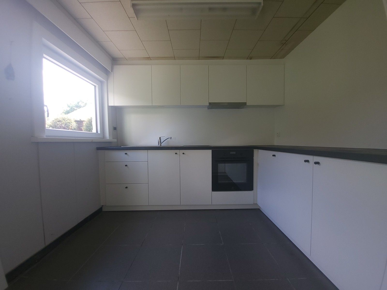 Ruime, centraal gelegen woning in Deinze foto 8