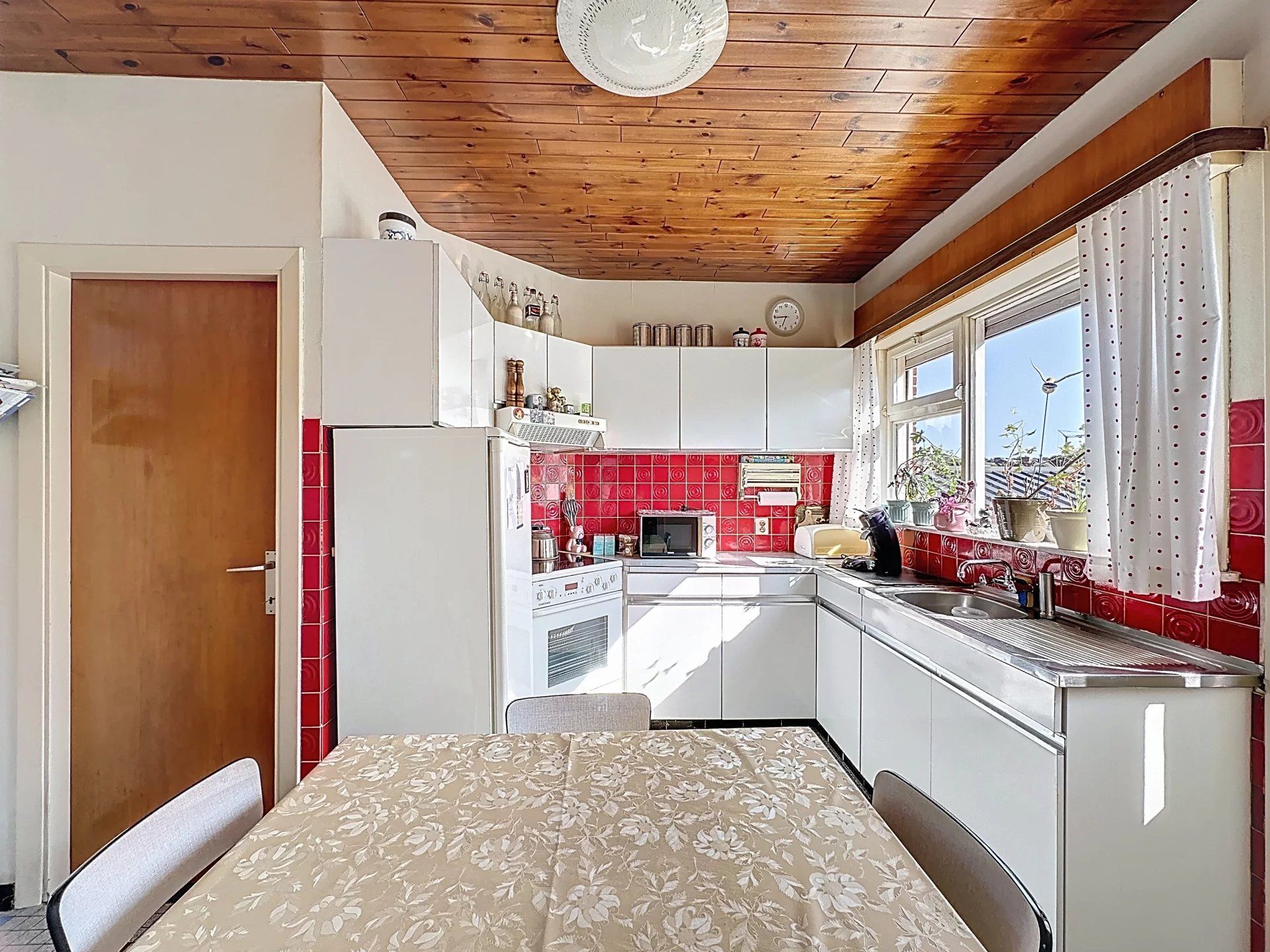 Te renoveren woning op een mooi perceel in een rustige straat. foto 6