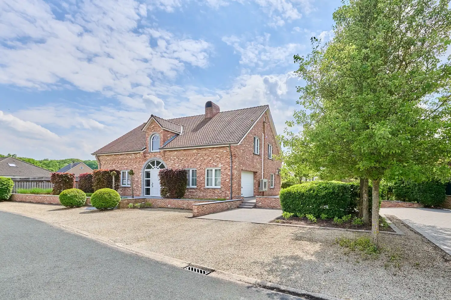 Kwaliteitsvolle woning met zuidgerichte tuin te Dilsen-Stokkem foto 3
