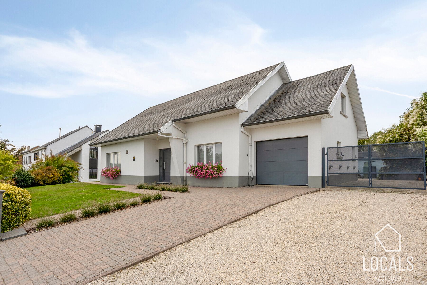 Ruime open bebouwing met grote tuin in Denderwindeke foto 2