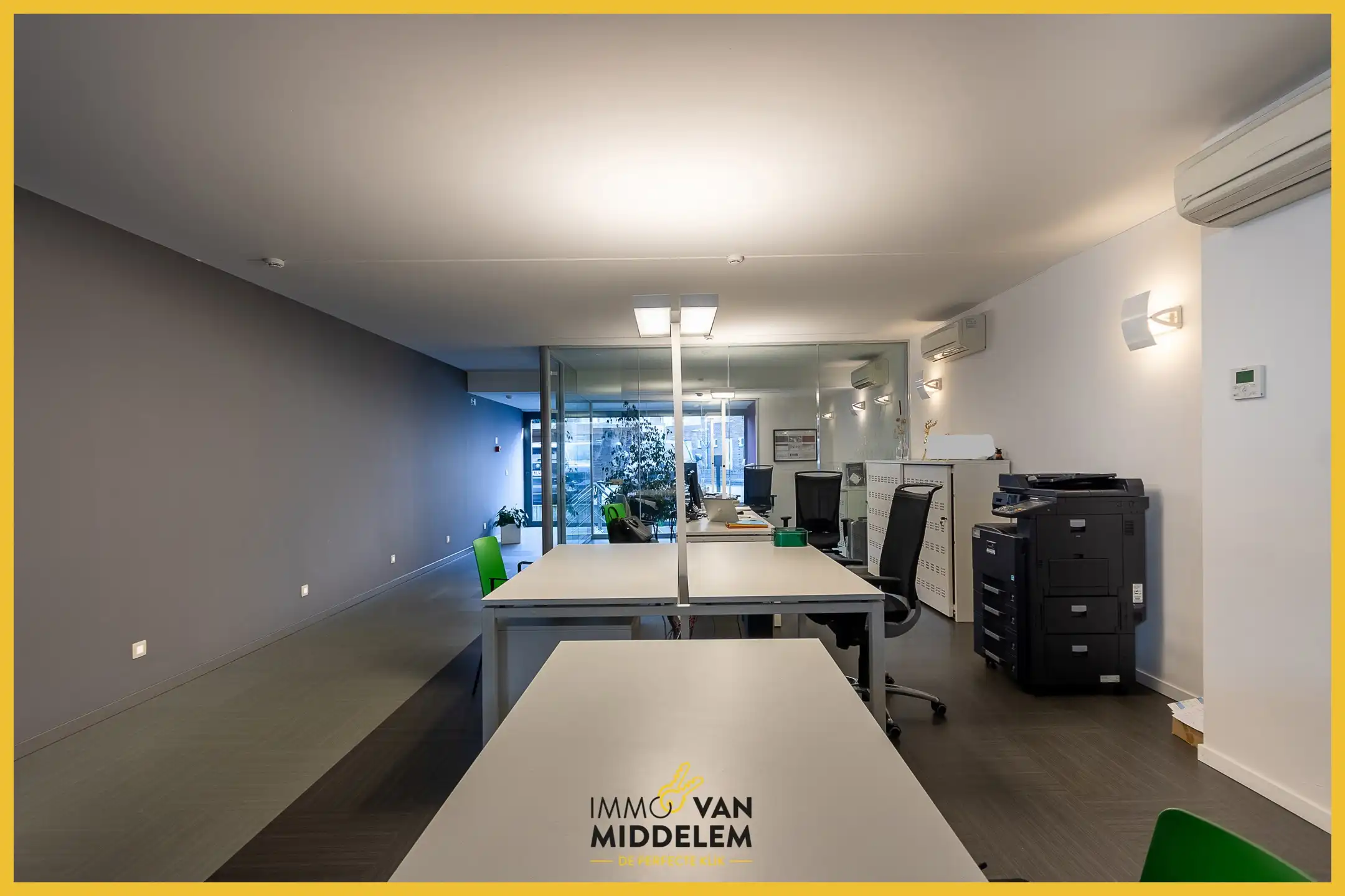 ENERGIEZUINIGE HANDELSRUIMTE MET 2 PARKINGS TE ZELLIK foto 2