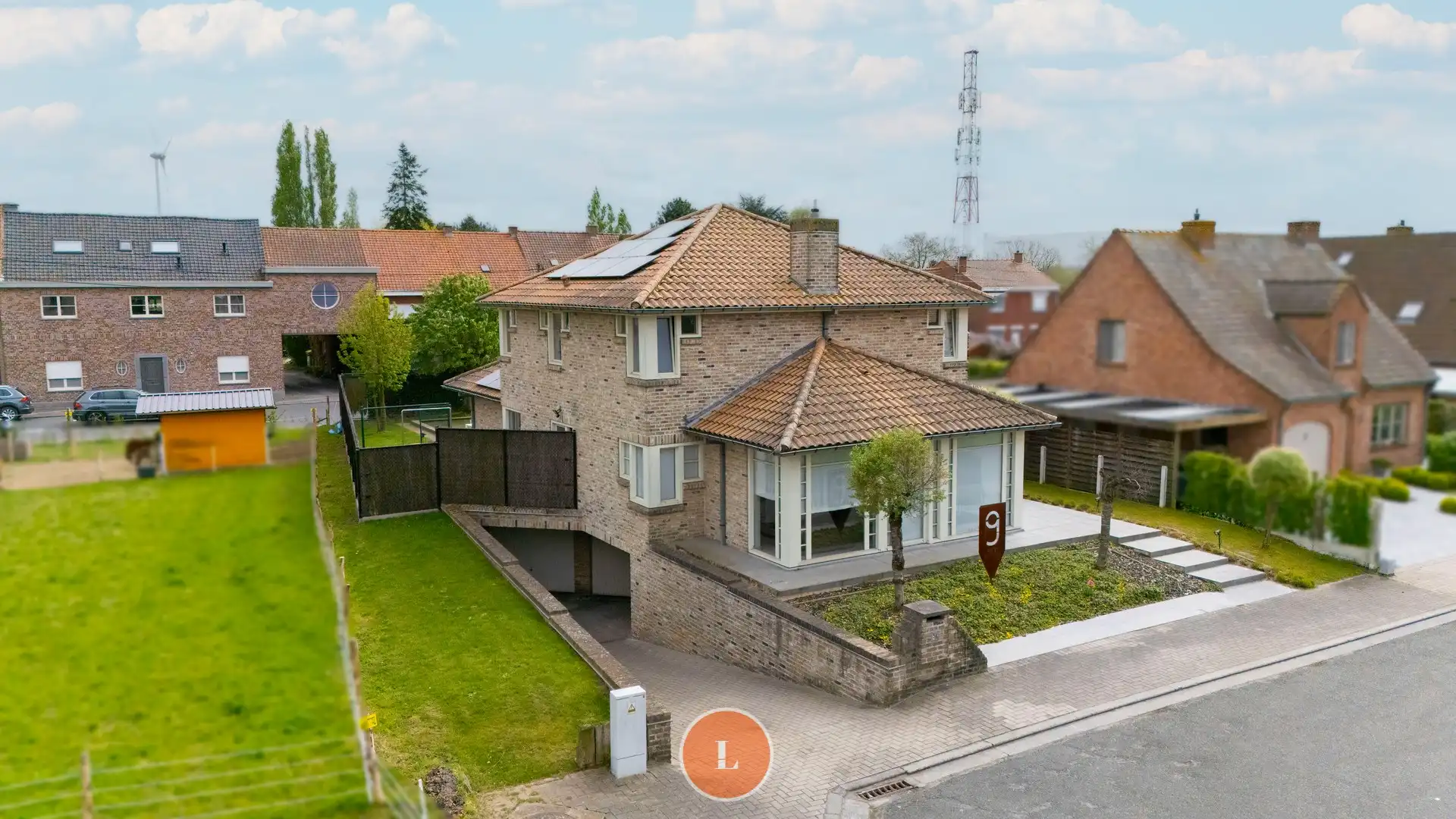 Prachtige villa met praktijkruimte en zonnepanelen op toplocatie in Menen foto 28