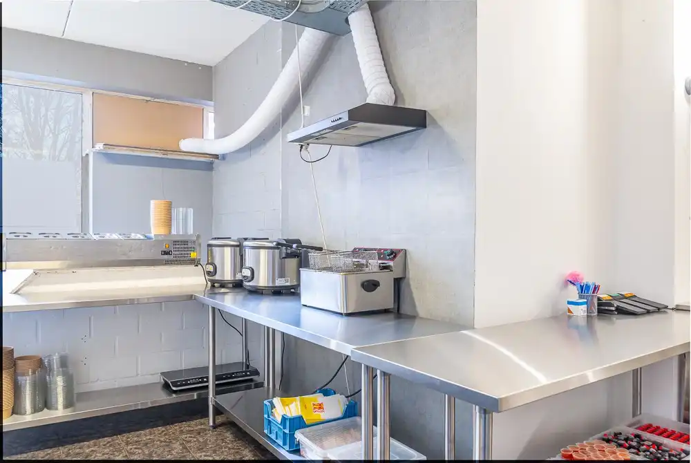 Instapklaar handelspand mét huurder op toplocatie in centrum Lanaken foto 20