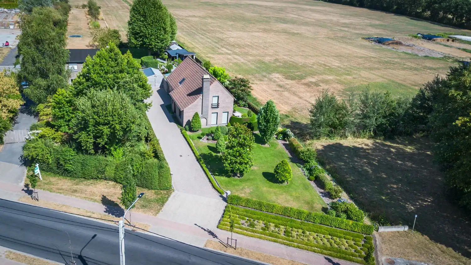 Royale villa met 4 slaapkamers, droomtuin en weids vergezicht te koop in Maldegem foto 29