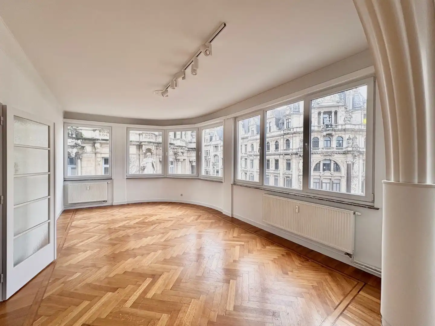 Instapklaar 2-slaapkamerappartement met zijzicht op de Meir ca. 140 m² foto 2