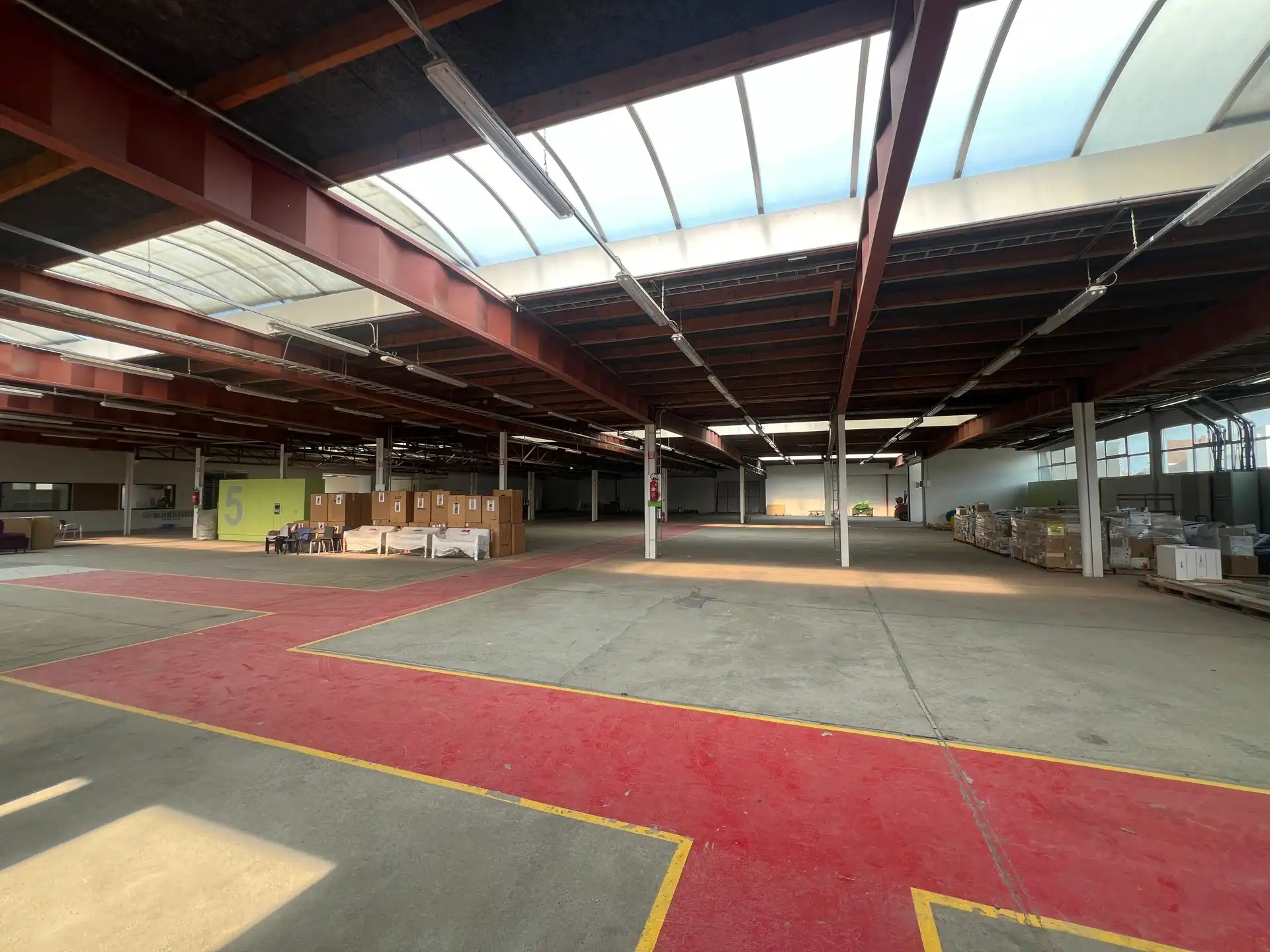 Multifunctioneel bedrijfsgebouw met buitenruimte foto 14
