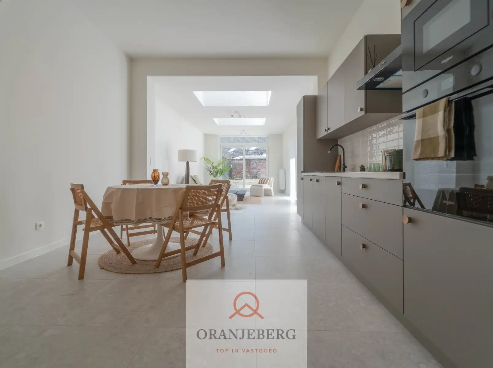 Lichtrijke gerenoveerde woning foto 7