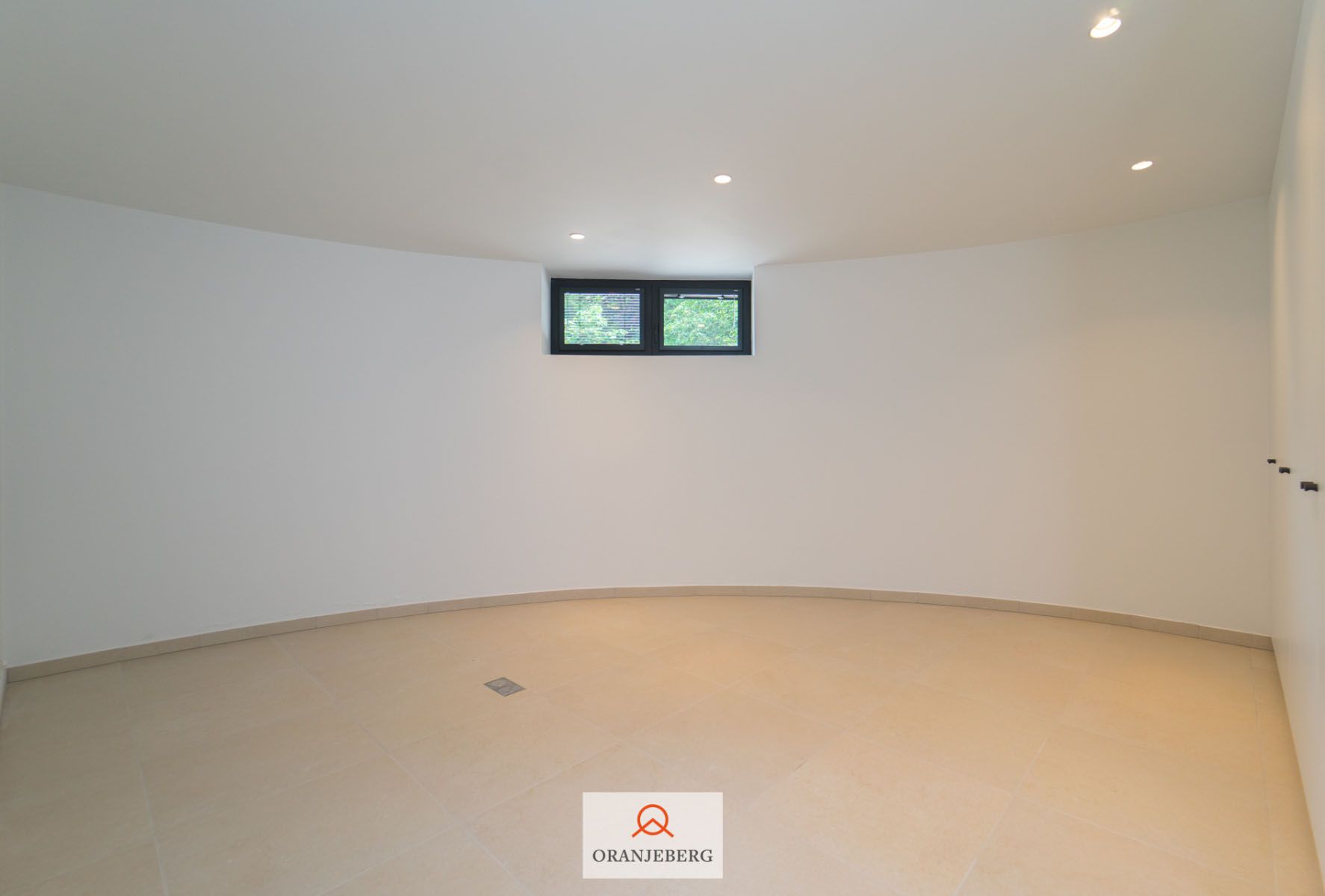 Gerenoveerd ruim duplex appartement met 2 slpk's foto 45