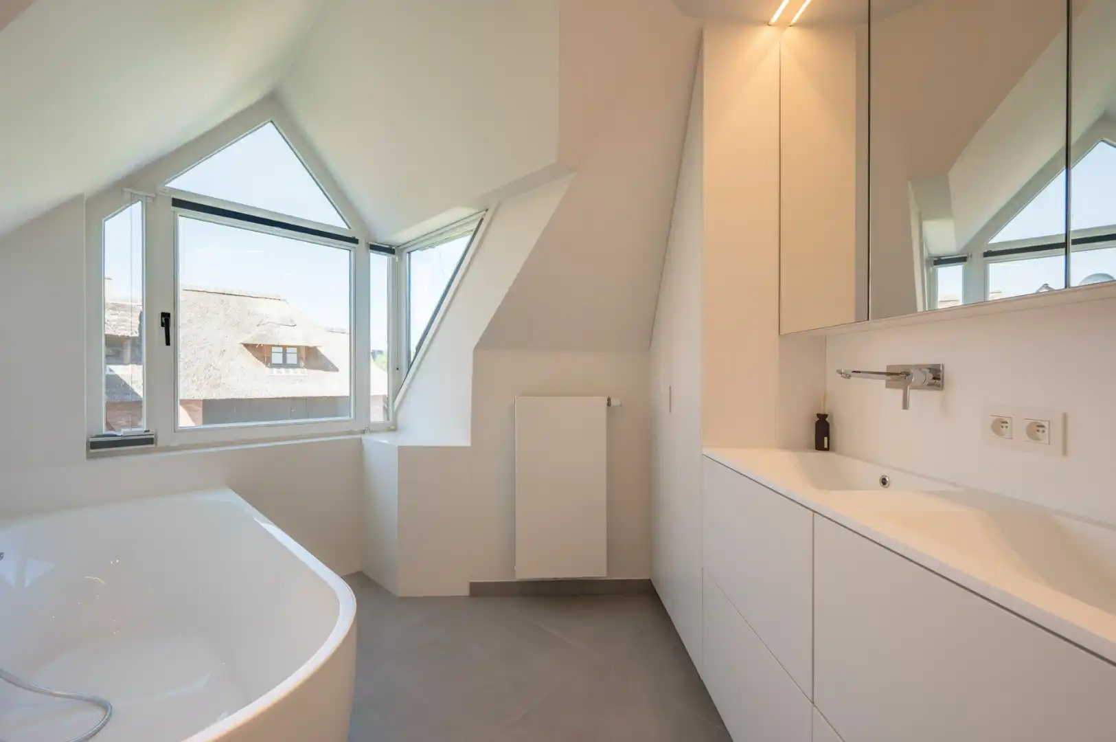 Gerenoveerde villa in residentiële omgeving foto 14