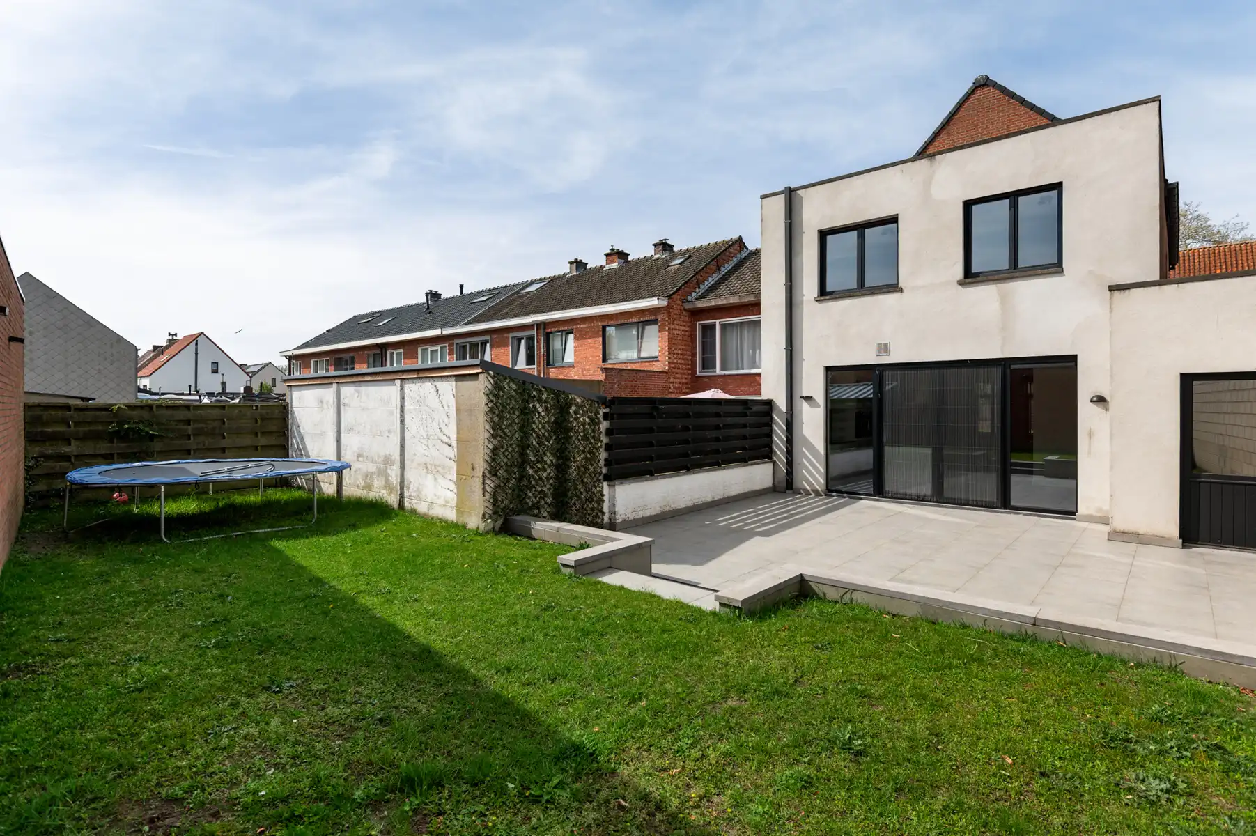 Instapklare gezinswoning met 4 slaapkamers, tuin en garage foto 31
