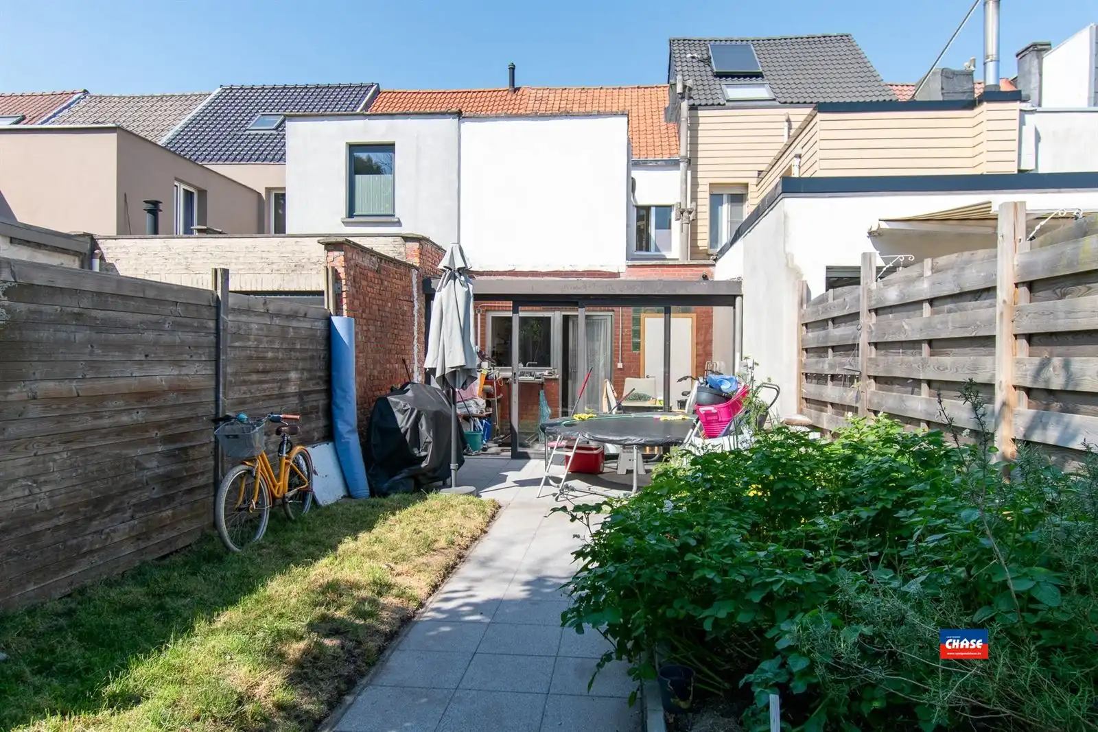 Op te frissen woning met 3 slpks, zolder en tuin foto 12