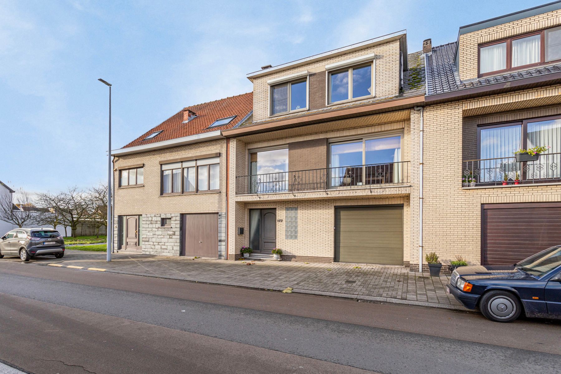 Ruime, instapklare gezinswoning met dubbele garage foto 14