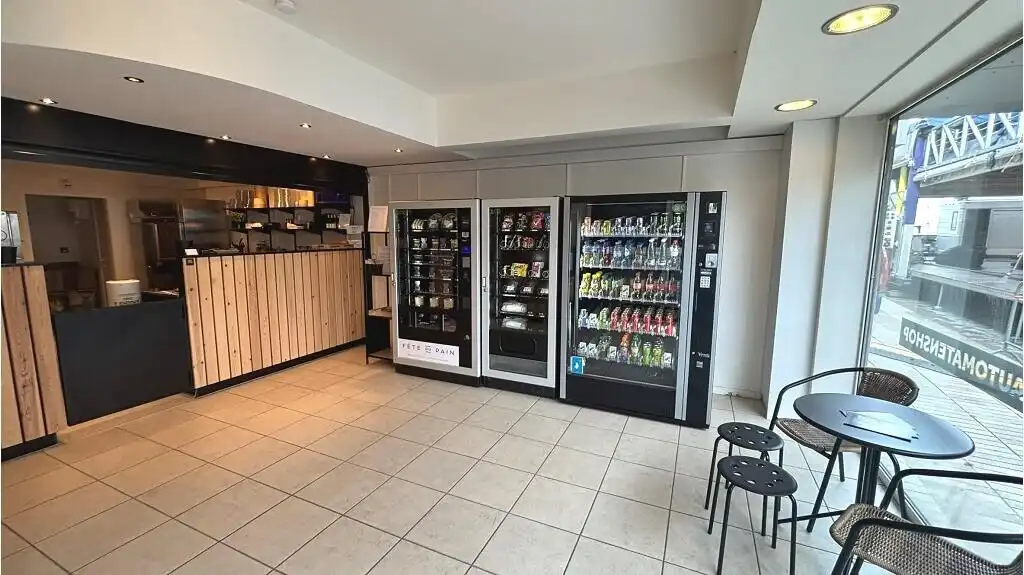 Overname instapklare broodjeszaak en automatenshop in Oedelem foto {{pictureIndex}}