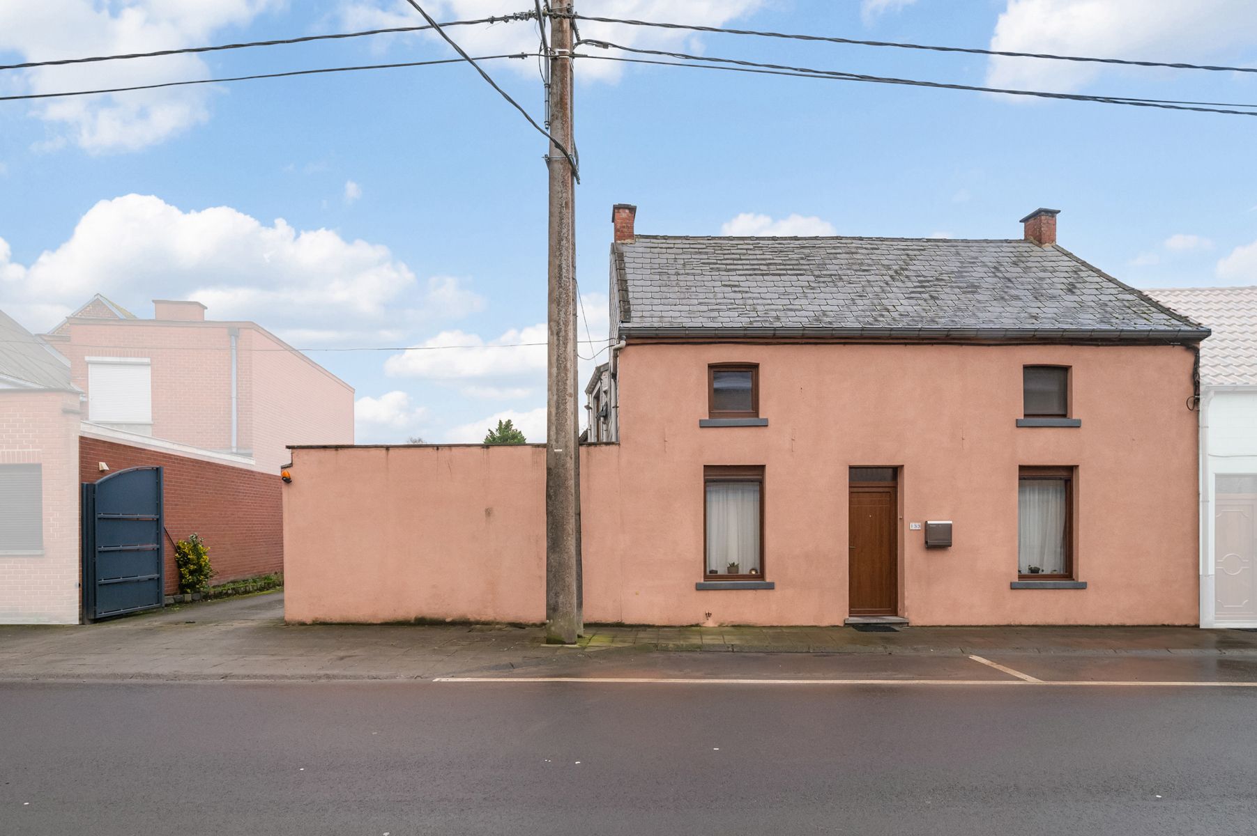 Ruime woning met bijgebouwen voor zelfstandige activiteit foto 2