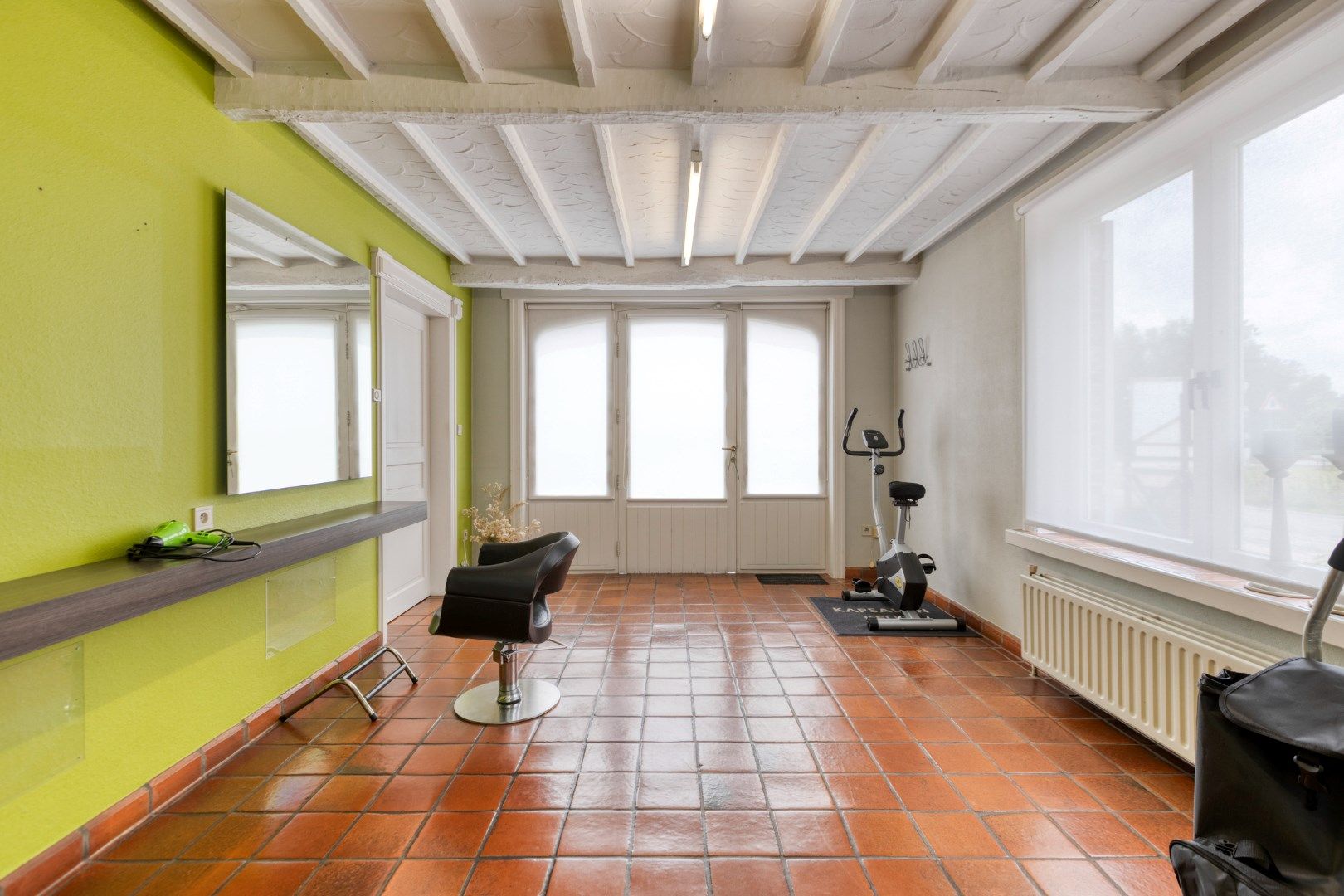 Ruime goed onderhouden woning op een prachtig perceel met praktijk mogelijkheid foto 19