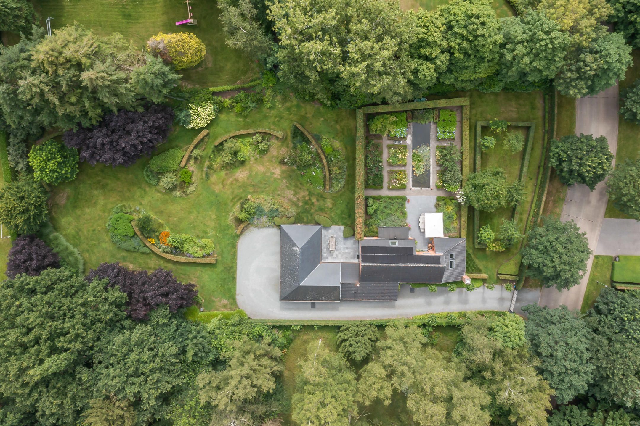 Prachtig perceel van 3348m2 met magnifieke tuin. foto 47