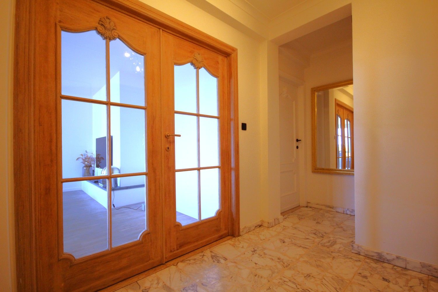 Vernieuwd appartement met 2 slaapkamers, garage en kelder in het centrum foto 6