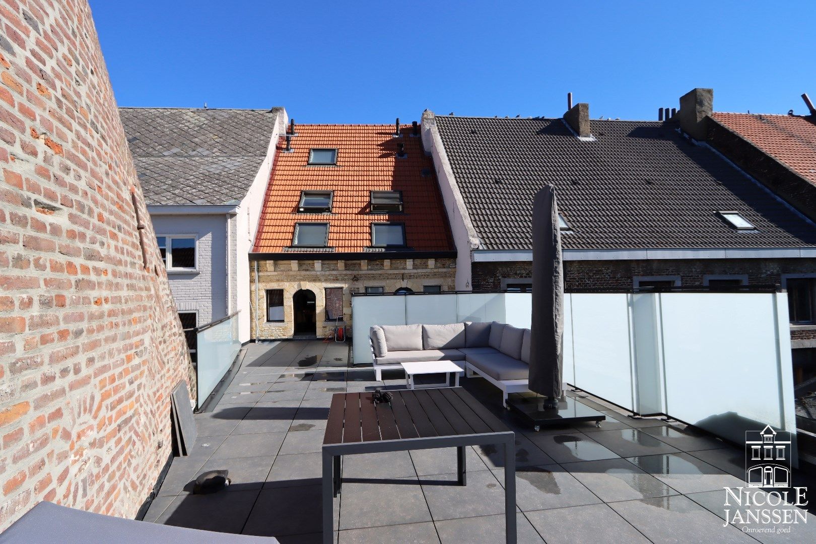 Prachtig duplex-appartement met twee slaapkamers en ruim dakterras in het hartje van Maaseik foto 10