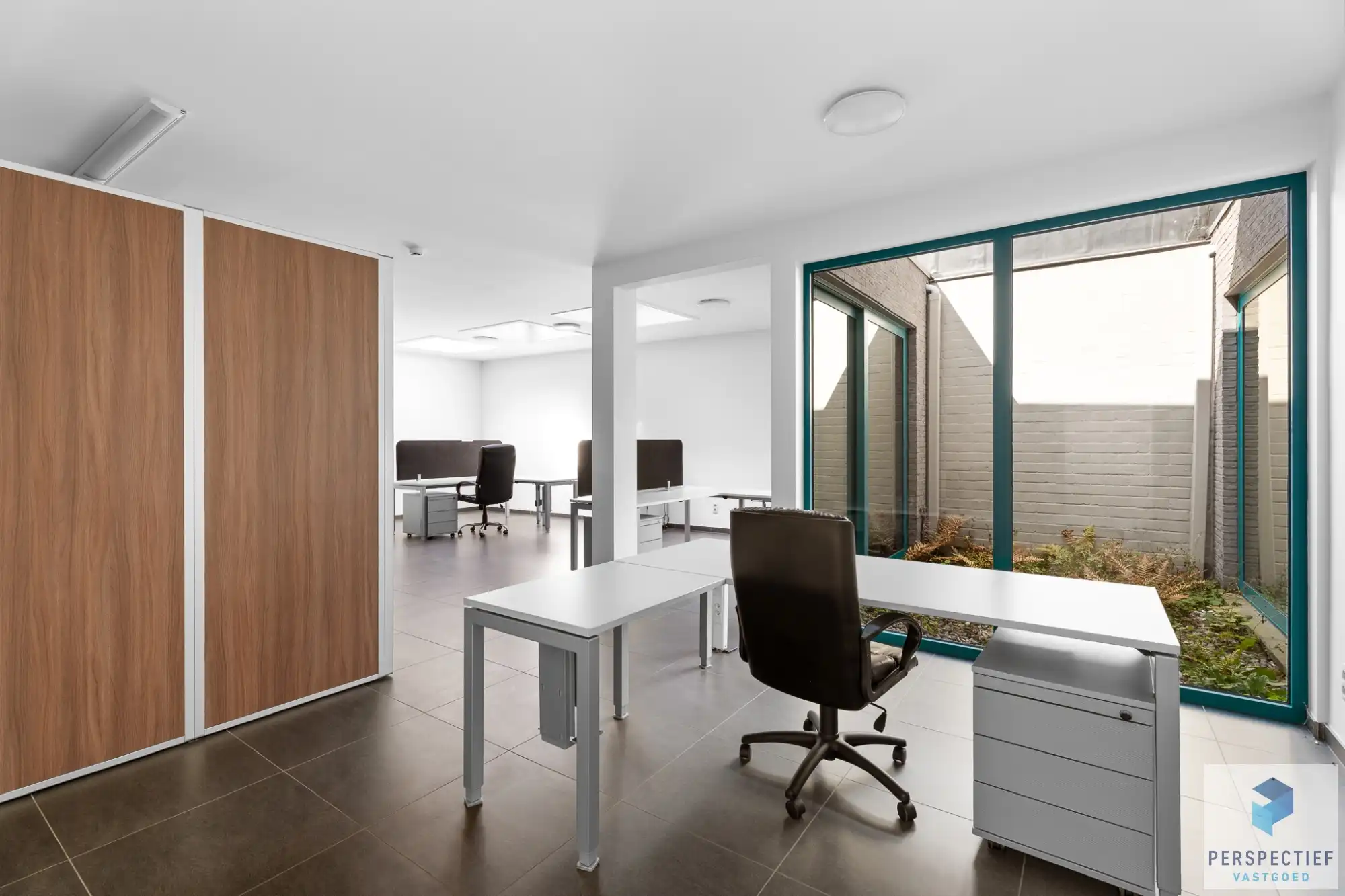 Veelzijdig handelshuis/kantoorgebouw foto 14