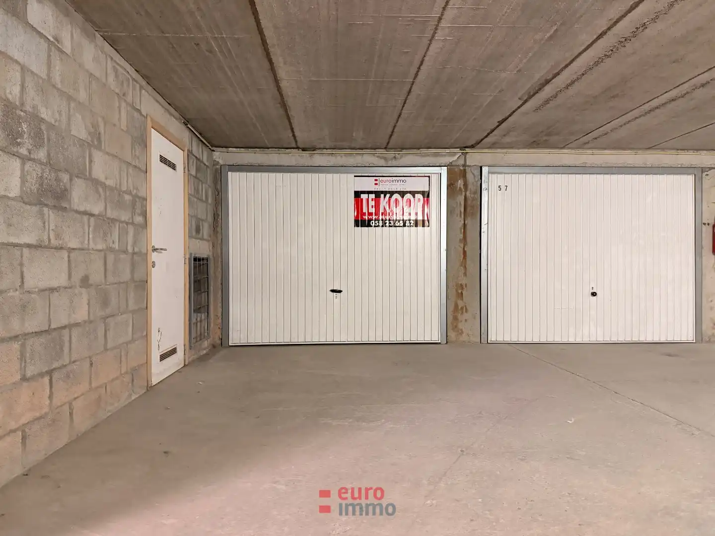 Goed gelegen garagebox vlak aan de Zeedijk van Nieuwpoort te koop! foto 2