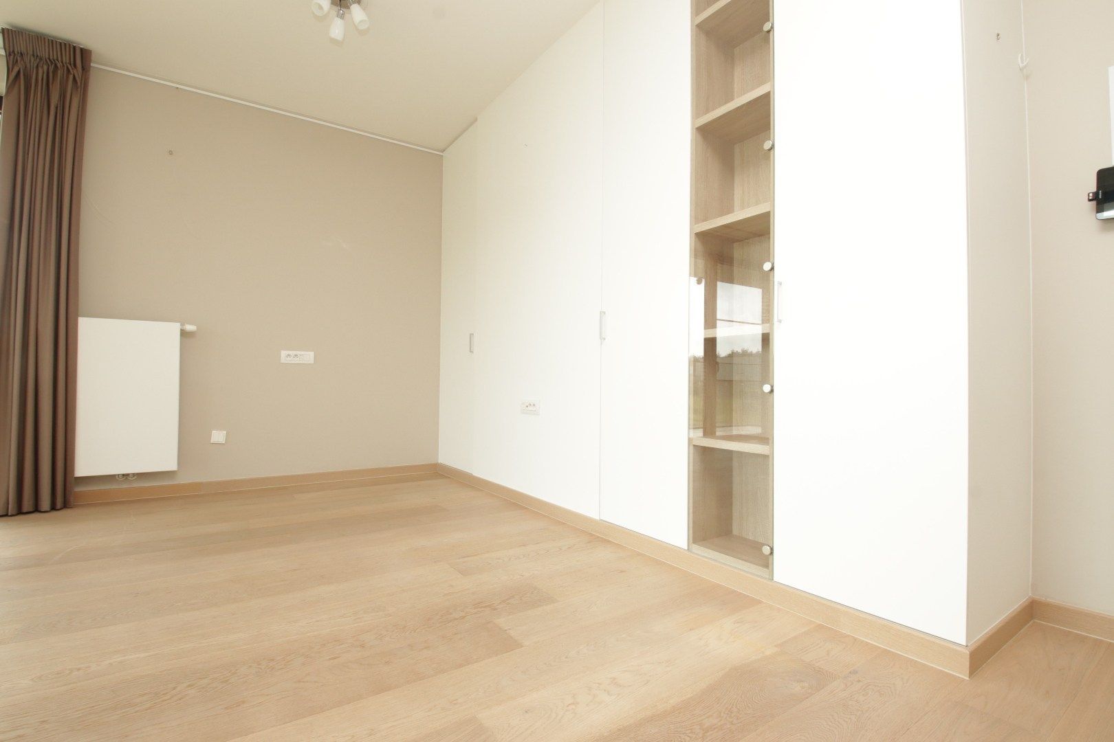 ASSISTENTIEFLAT MET ONDERGRONDSE PARKEERPLAATS foto 8