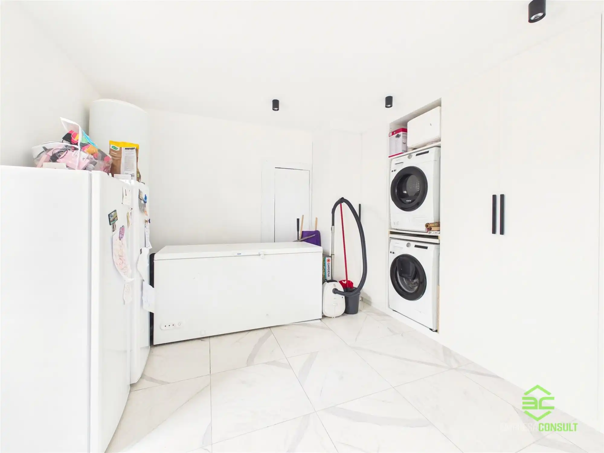 Instapklare gerenoveerde woning met zwembad op 22a 82ca! foto 13