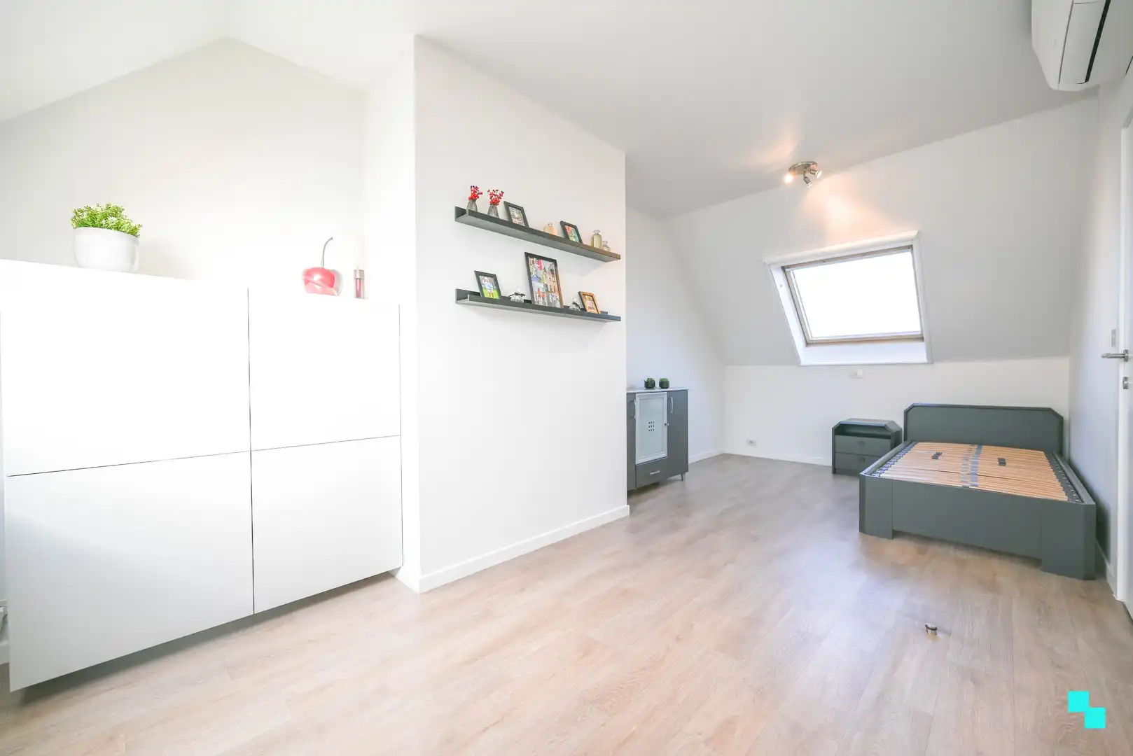 Riant, instapklaar appartement te Kortrijk foto 21