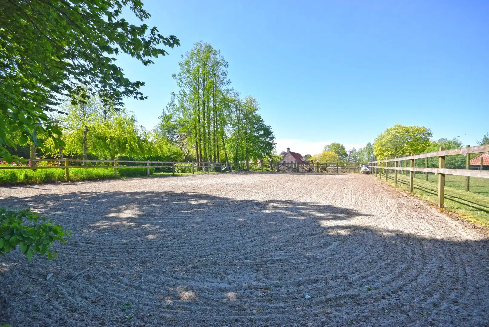 UITZONDERLIJK LANDHUIS MET FRAAIE TUINEN - VIJVER - WEIDES ... foto 25