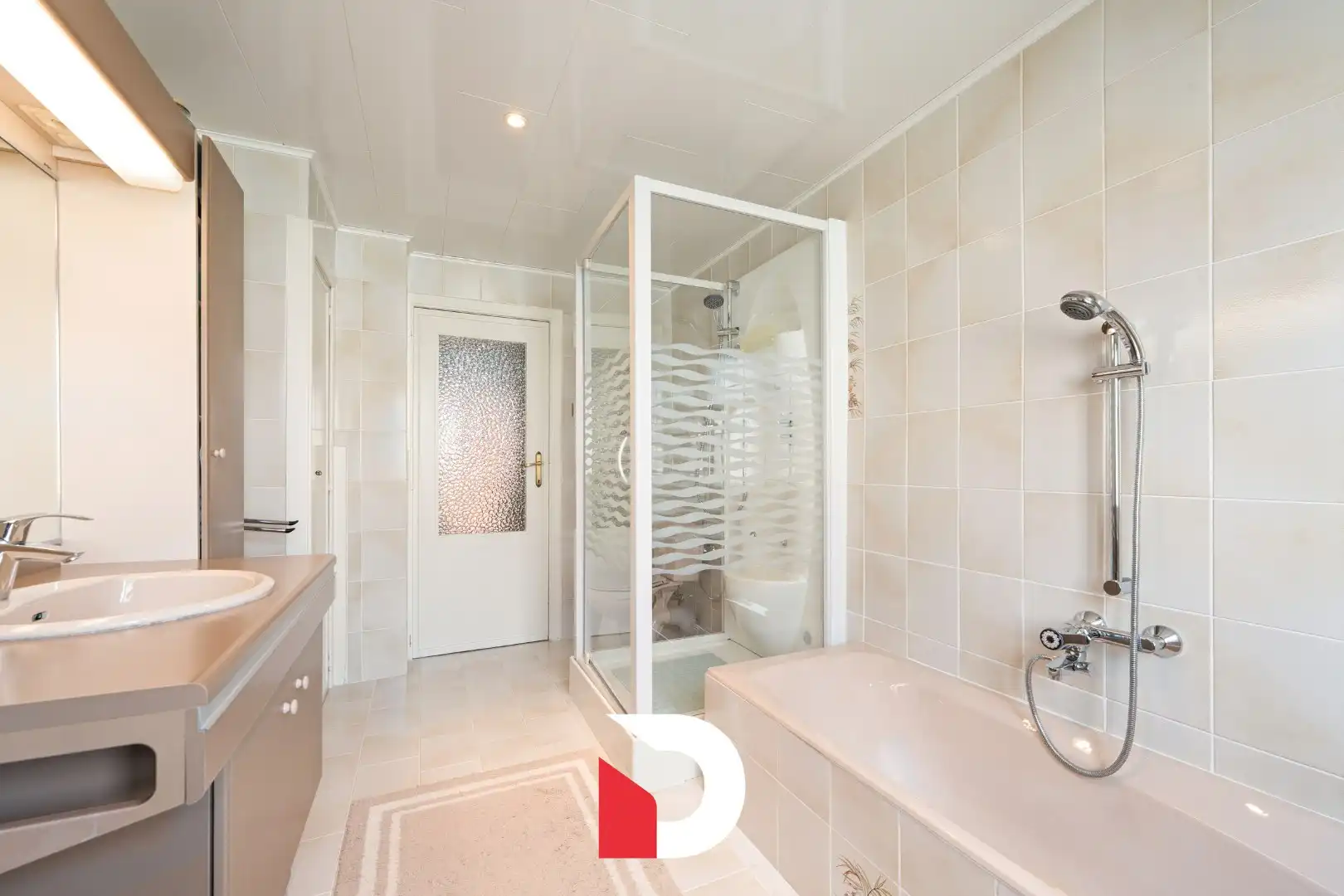 Riante burgerwoning te Kristus-Koning met 4 slk tuin en garagebox foto 17