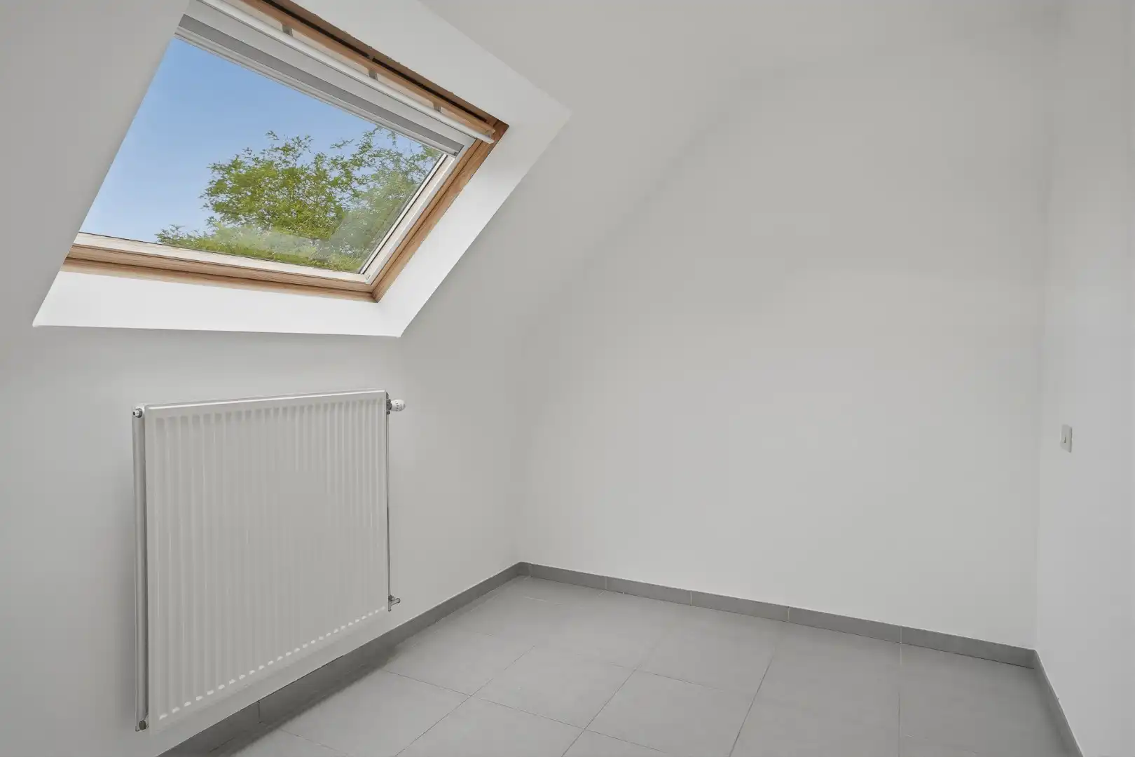 Instapklare rijwoning met garage op toplocatie in hartje Sint-Michiels foto 8