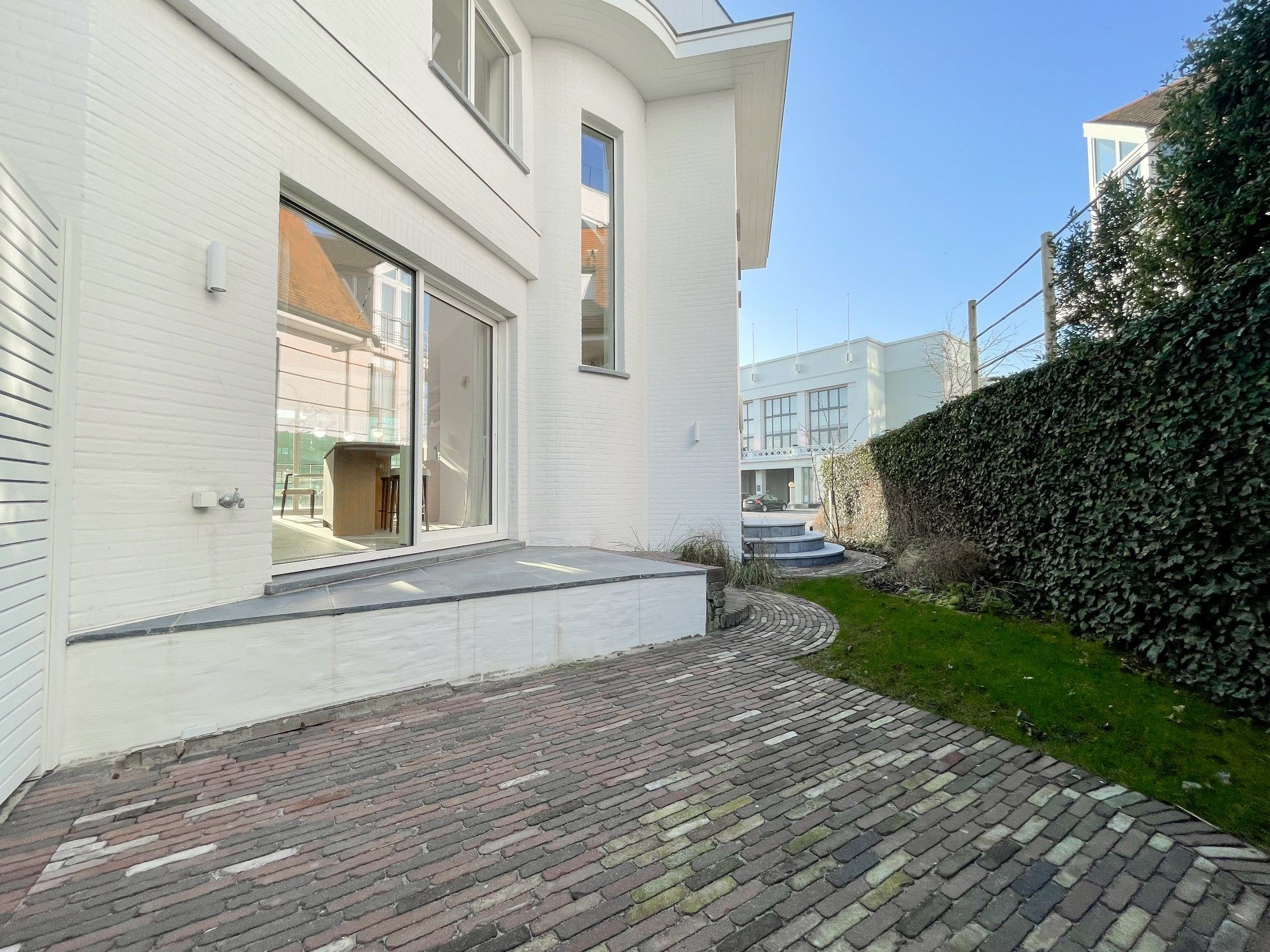 Exclusieve villa: Uitzonderlijk volledig gerenoveerde villa met frontaal zeezicht. foto 15