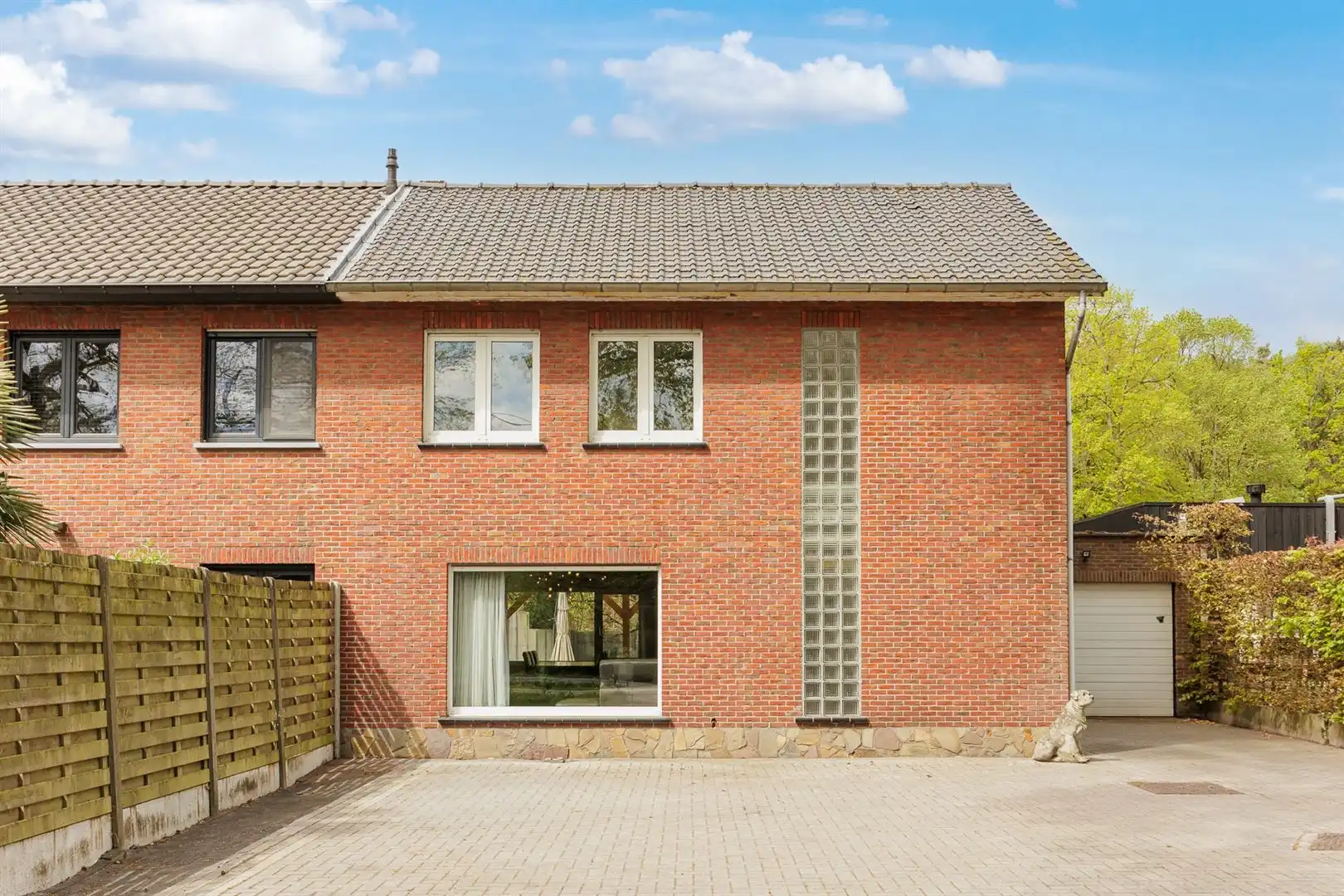 Ruime, lichte woning met garage & oprit op centrale ligging foto 24