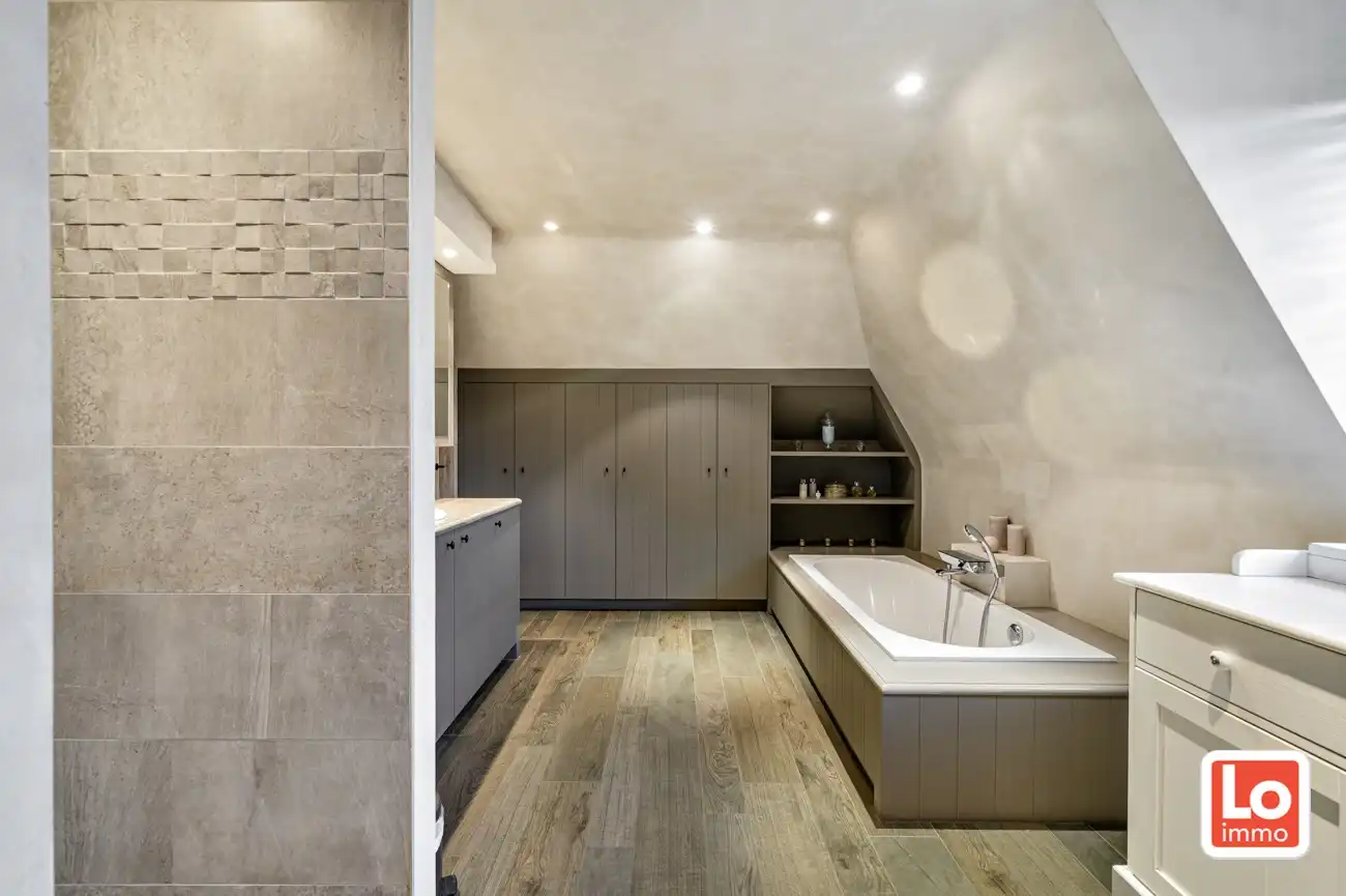 VERKOCHT! Ruime, charmante en degelijke alleenstaande villa met inpandige garage op een rustige en makkelijk bereikbare locatie tussen Lochristi en Gent. foto 21