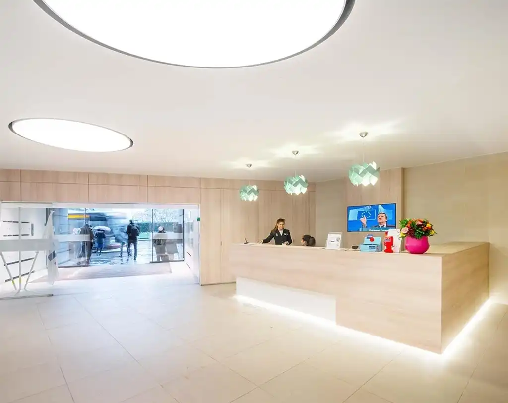 SCHUMAN 6 - 1.077m² te huur foto 8