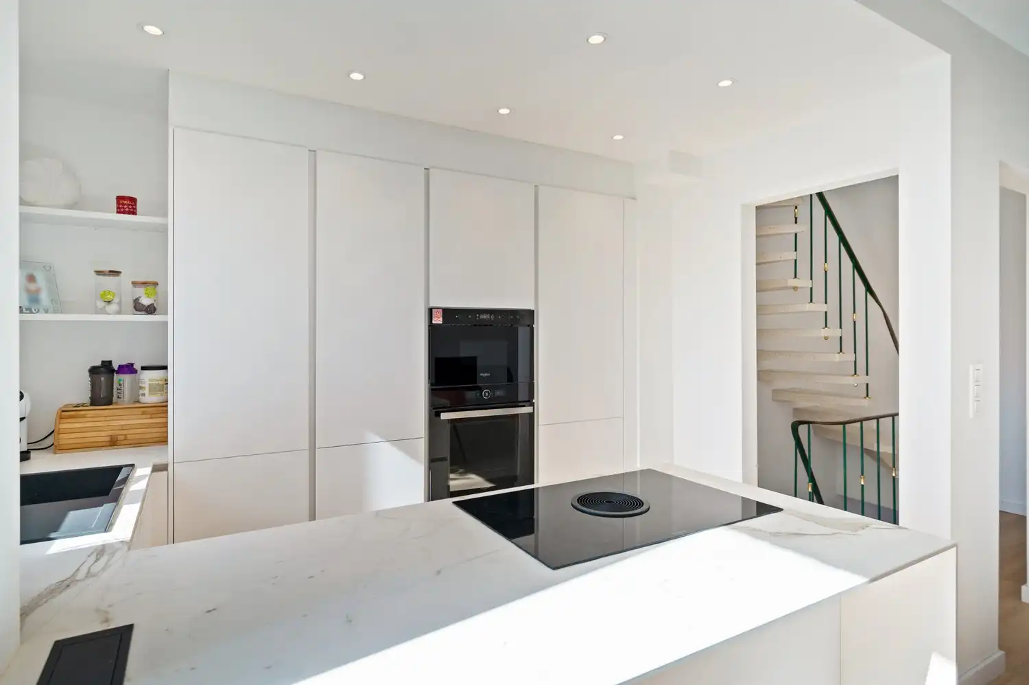 Recent gerenoveerde woning met 3 slaapkamers en zonnige tuin in Hoevenen foto 8